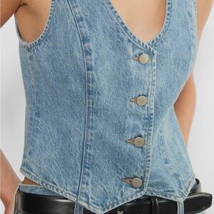 Aritzia The 90s Mia denim vest